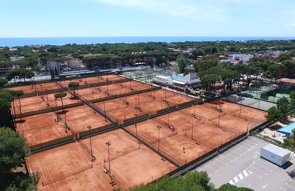 https://thetennisxperience.com/wp-content/uploads/2024/02/club-tenis-andres-gimeno-sale-reforzado-tras-el-covid-bis.jpg